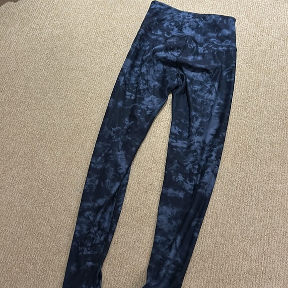 With reversible tie dye leggings - Picture 3 of 4
